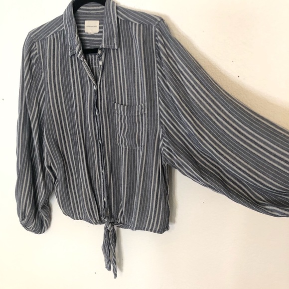 5 for $25 ⭐️ American Eagle Button Down - Picture 3 of 5